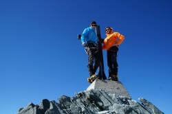 Flo und Dennis am Gipfelkreuz