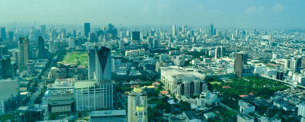 Blick auf Bangkok während des Frühstücks.