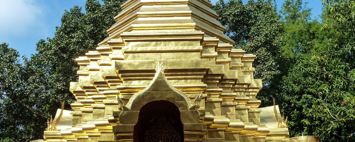 Angekommen in Chiang-Mai führte mich mein Weg an einem schönen Tempel vorbei